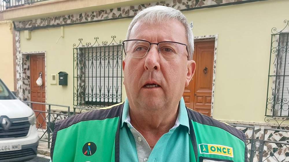 Manuel Guijarro, vendedor de la ONCE en Bormujos. - ONCE