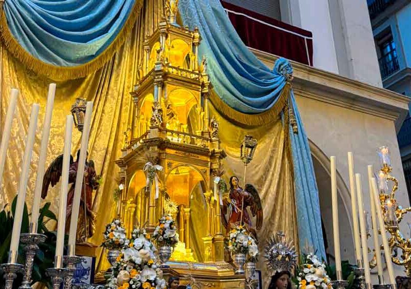 Altar de la Hermandad de la Calle Real de Castilleja de la Cuesta en el Corpus de Sevilla 2025. - Iván Lobato