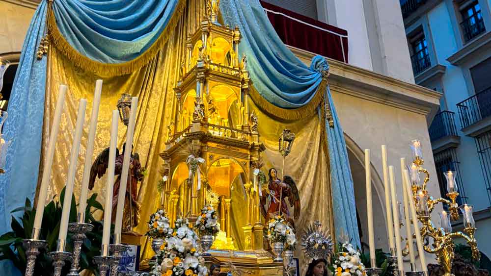 Altar de la Hermandad de la Calle Real de Castilleja de la Cuesta en el Corpus de Sevilla 2025. - Iván Lobato