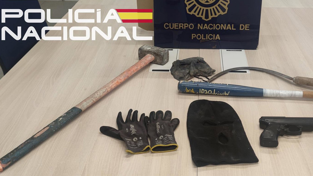 Imagen de las armas y efectos intervenidos a los detenidos. - Policía Nacional