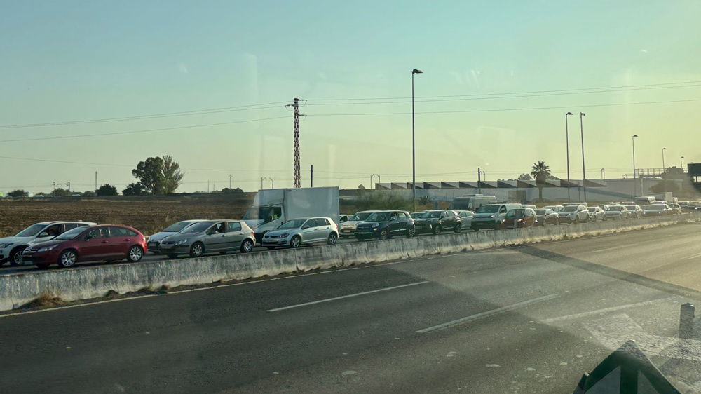 Atasco en la A-4 en el primer día de la cumbre de la ONU en Sevilla. - David Cejudo