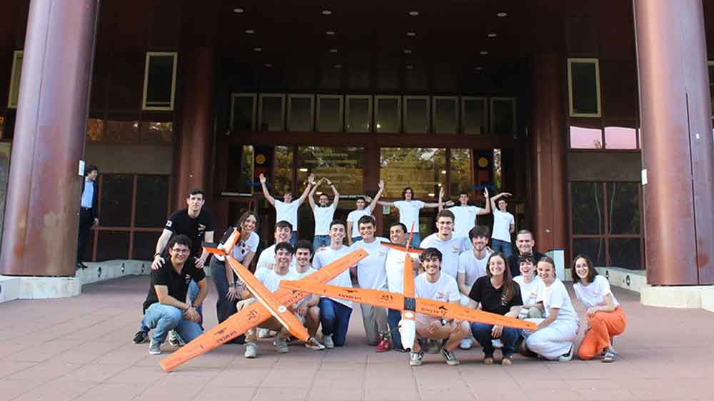 El equipo Vantus de la US presenta las dos aeronaves con las que competirá frente a universidades europeas. - US