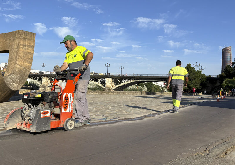 Obras en el carril bici del Muelle de la Sal. - Ayuntamiento de Sevilla