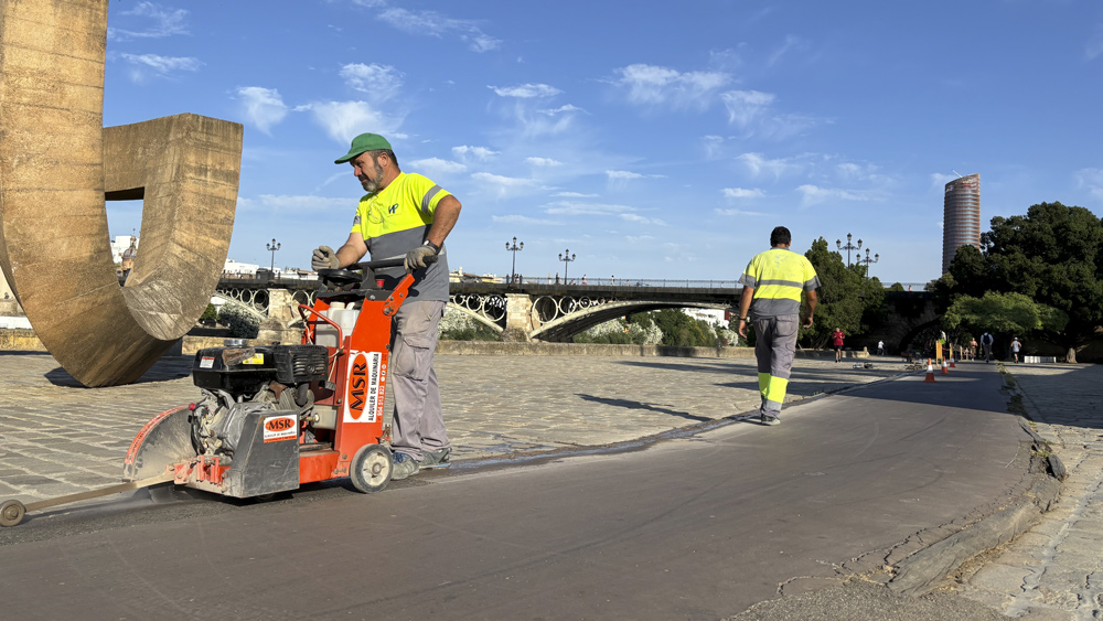 Obras en el carril bici del Muelle de la Sal. - Ayuntamiento de Sevilla