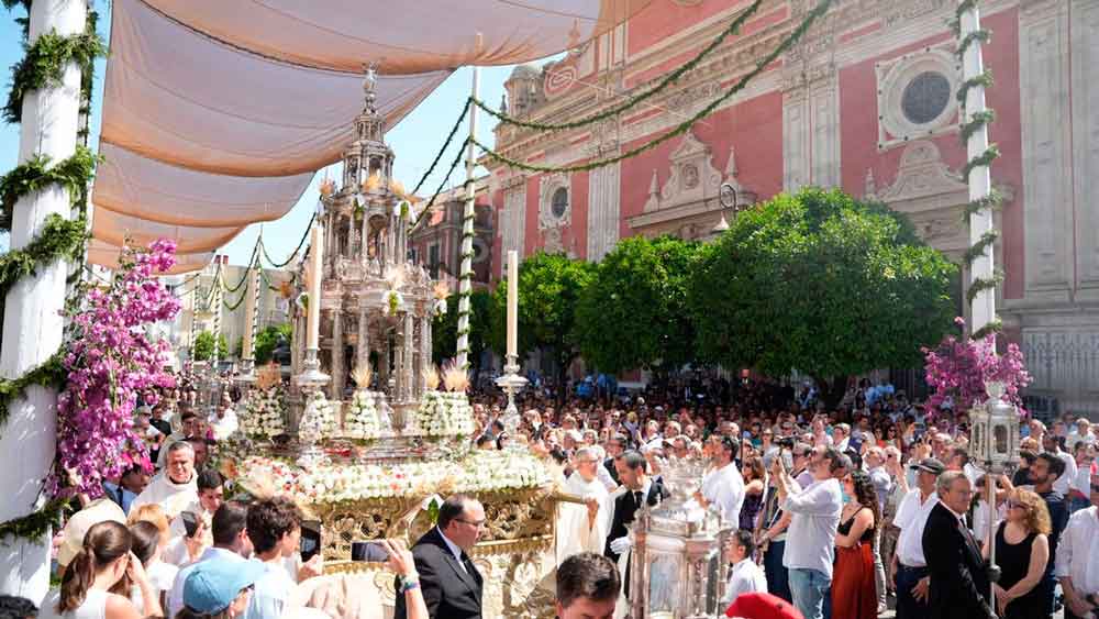 Imágenes de la procesión del Corpus por las calles de Sevilla. - Joaquín Corchero / Europa Press