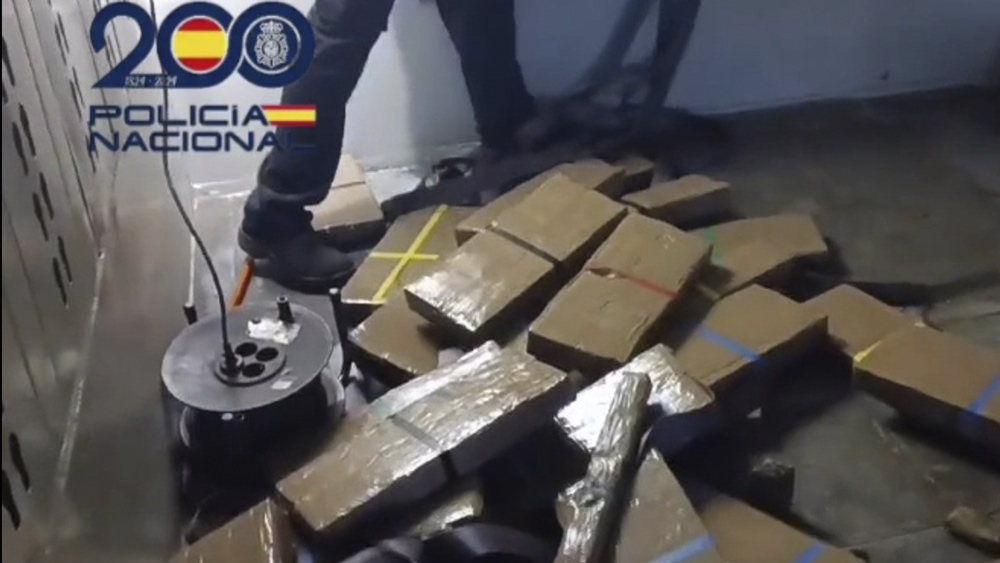 Imagen de archivo de hachís encontrado oculto en un camión - Policía Nacional