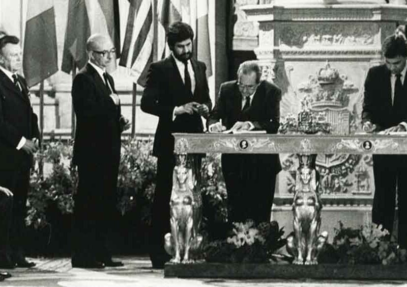 Hace 40 años, un 12 de junio de 1985, firma de la adhesión de España a la actual UE. / PE