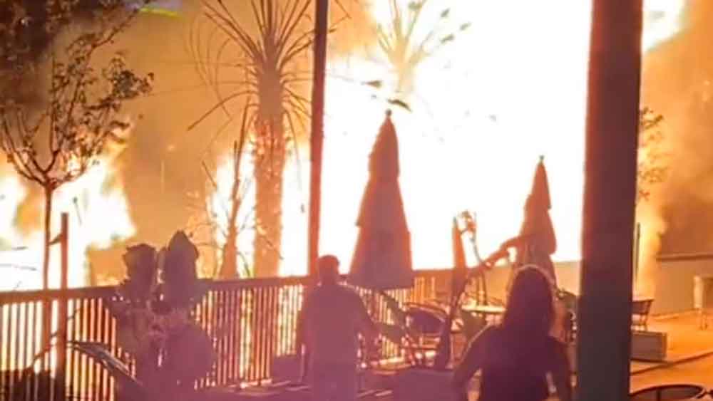 Imágenes del incendio en el Muelle de Nueva York de Sevilla. - TikTok