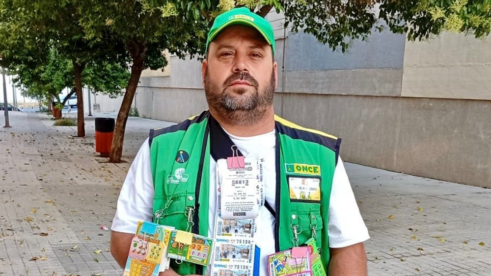 José Antonio Martín, vendedor de la ONCE en Utrera. - ONCE