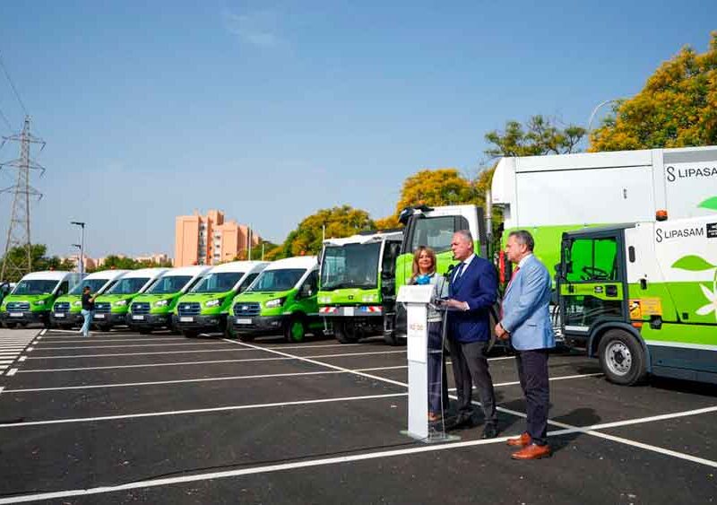 El Ayuntamiento de Sevilla refuerza la limpieza con una inversión de 35 millones y renueva de la flota con 346 vehículos. - Ayuntamiento de Sevilla