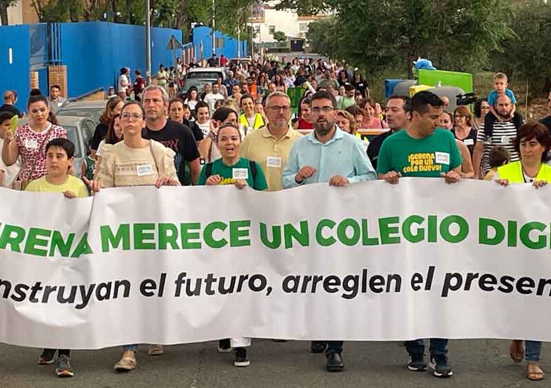 Manifestación en Gerena por un colegio nuevo. - Ayuntamiento de Gerena