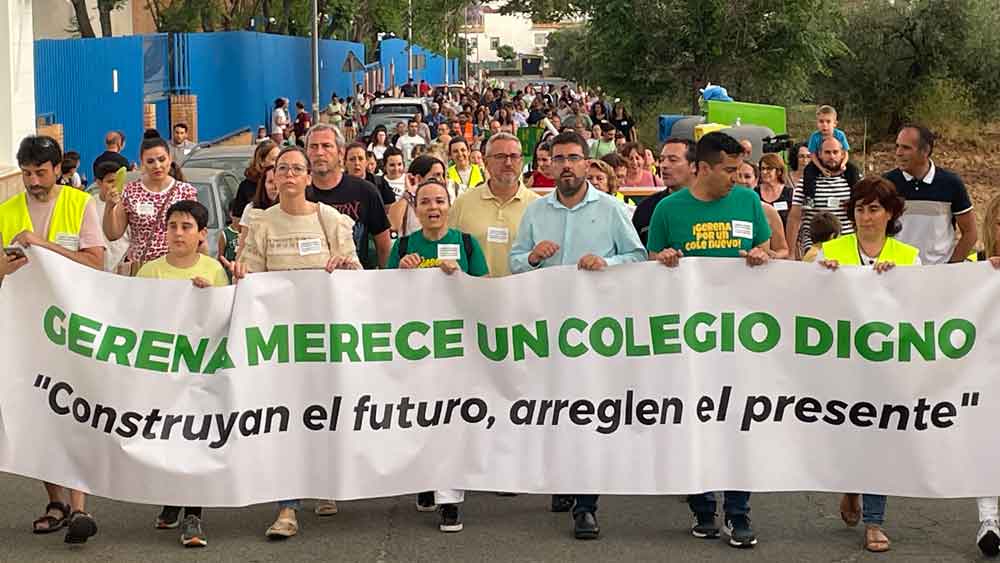 Manifestación en Gerena por un colegio nuevo. - Ayuntamiento de Gerena