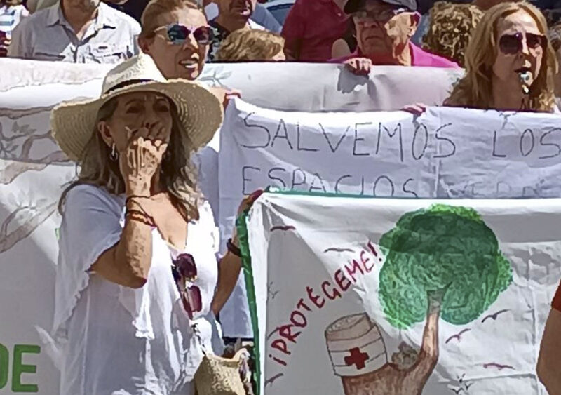 Manifestación en Bellavista contra la construcción de viviendas en la zona de Cortijo de Cuarto. - Espacio Verde Cortijo del Cuarto