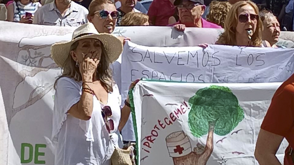 Manifestación en Bellavista contra la construcción de viviendas en la zona de Cortijo de Cuarto. - Espacio Verde Cortijo del Cuarto