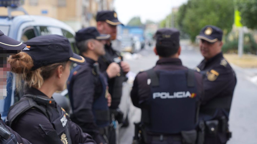 Efectivos de la Policía Nacional desplegados en el Polígono Sur. - María José López / Europa Press