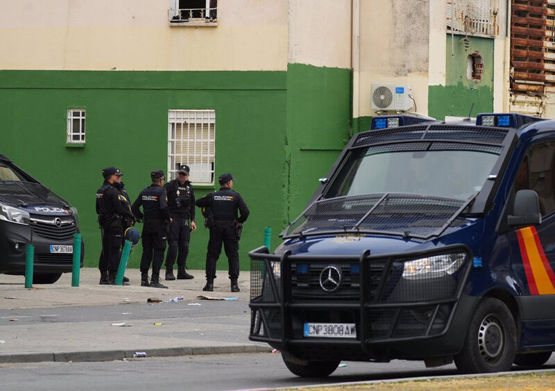 Imágenes de archivo de agentes desplegados en las Tres Mil Viviendas - Francisco J. Olmo - Europa Press