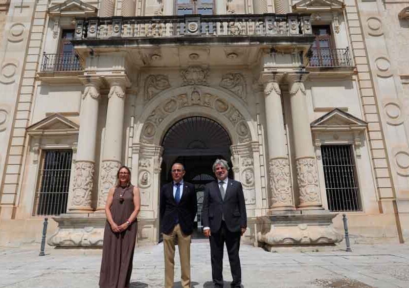 La US reabre la puerta de la fachada del Cid de la Fábrica de Tabacos. - US