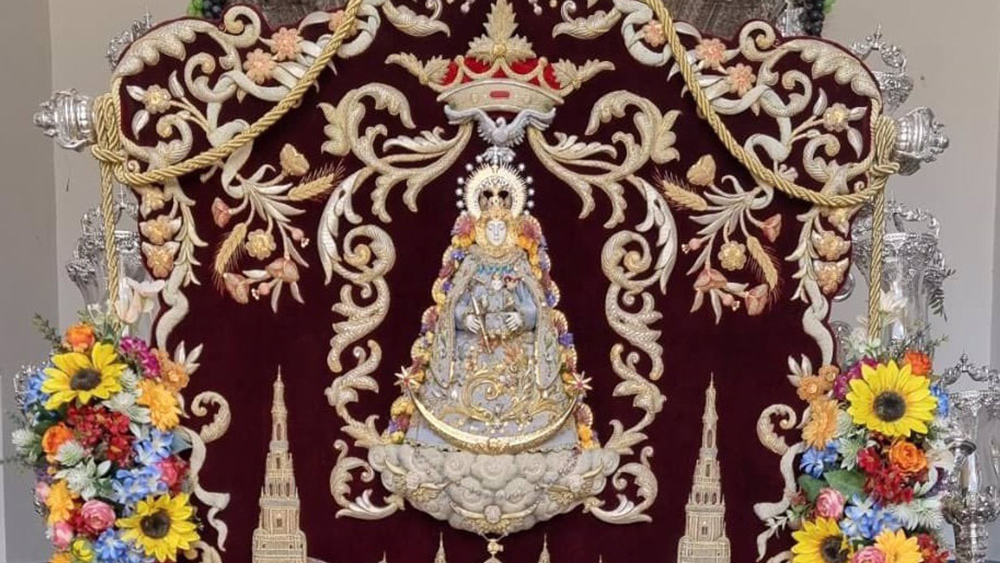 Simpecado de la Hermandad del Rocío de Sevilla Sur.