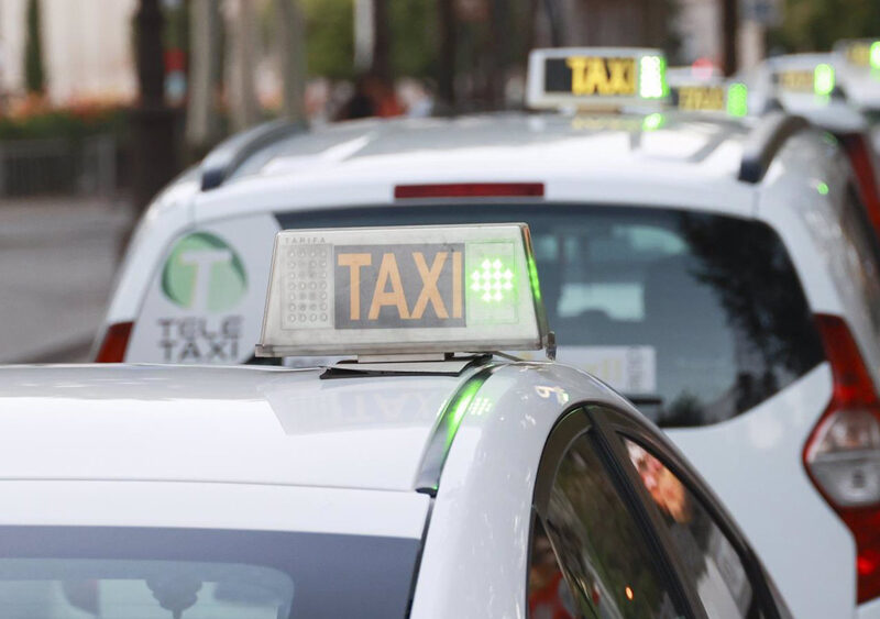 Imágenes de taxis en Sevilla capital. - Rocío Ruz / Europa Press