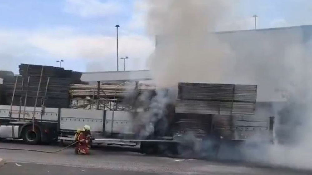 Incendio de un trailer en Gines. - Bomberos del Aljarafe