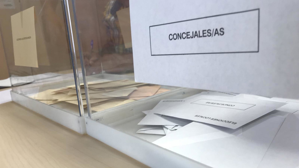 Urna para depositar voto a las elecciones municipales. - Europa Press