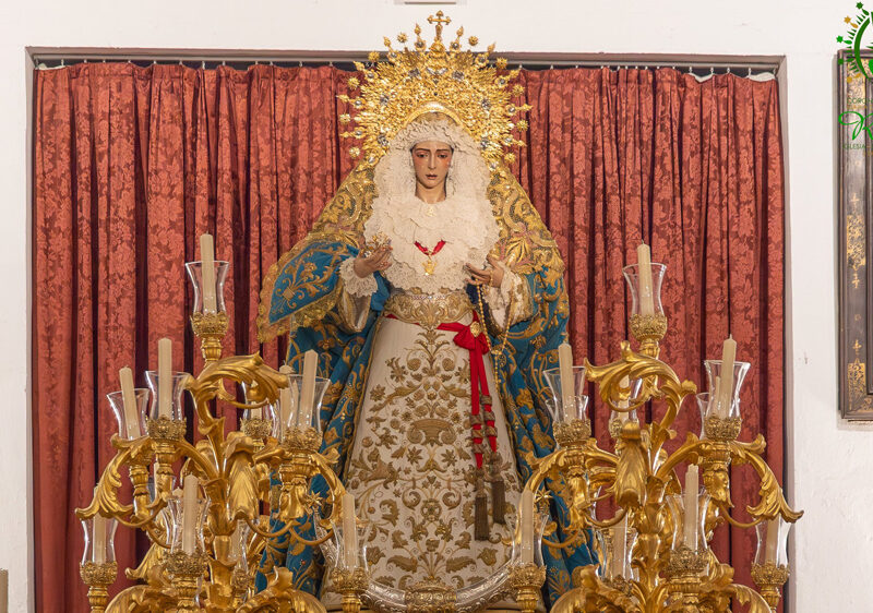 Virgen del Rocío en el paso de la Virgen del Rosario de San Julián. - Hermandad de la Redención