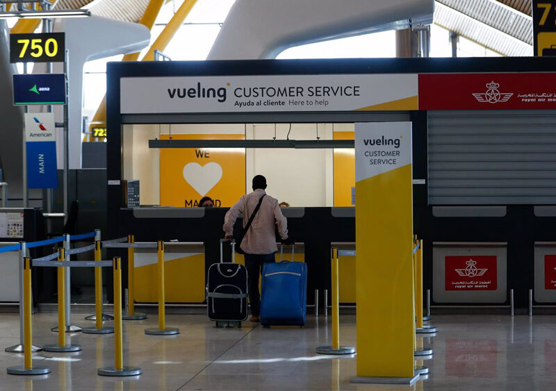 Oficina de Vueling en un aeropuerto. - Óscar J. Barroso / Europa Press