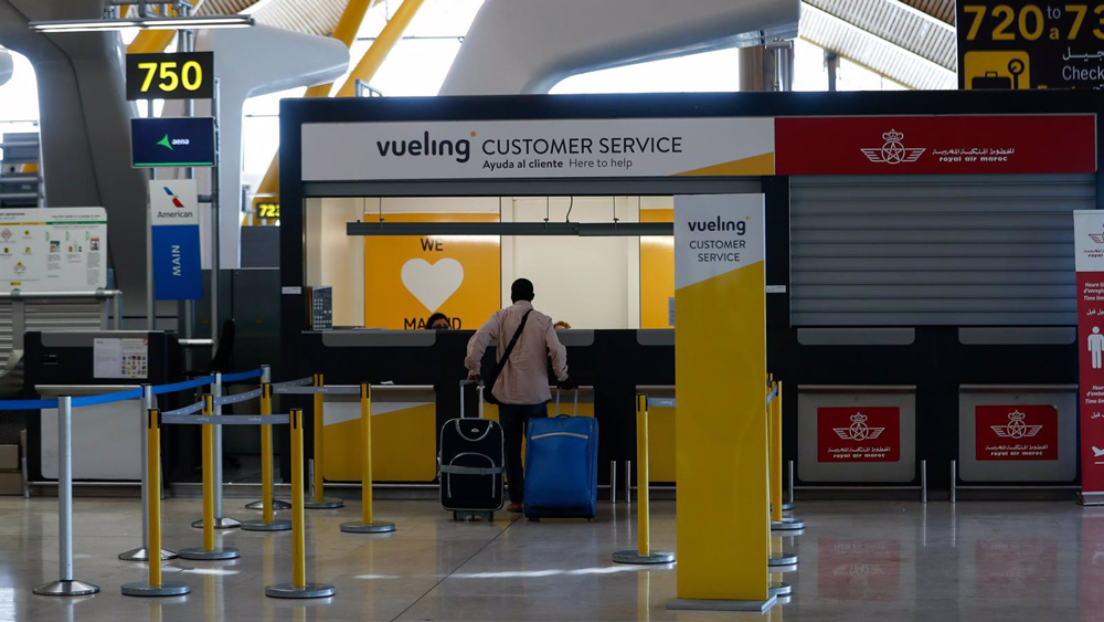 Oficina de Vueling en un aeropuerto. - Óscar J. Barroso / Europa Press