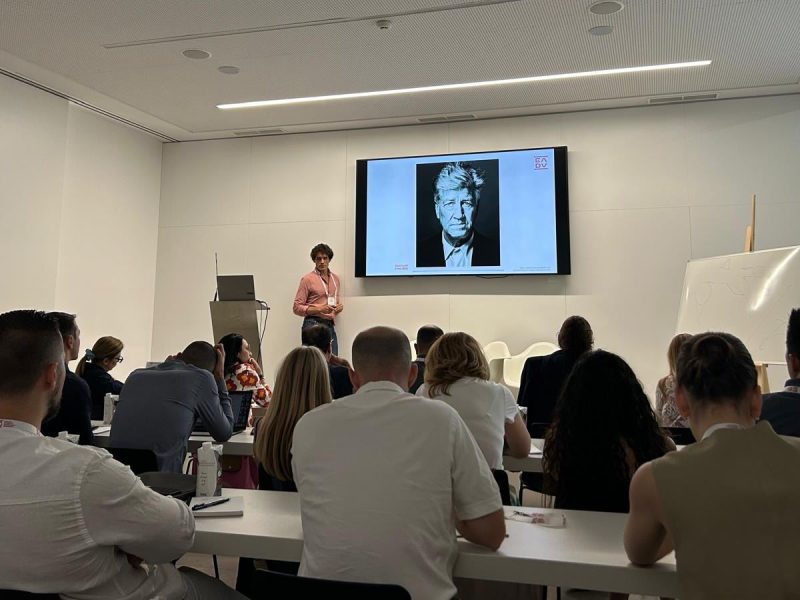 El doctor Tomás Toledo durante la formación