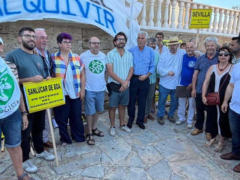 Concentración junto al Faro de Chipiona