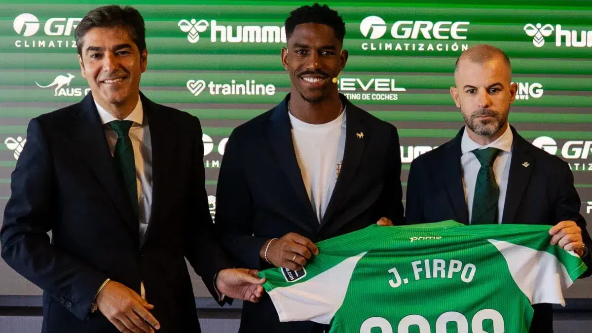 Junior Firpo ficha hasta 2028 con el Real Betis