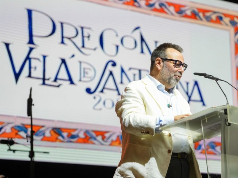 Rafa Almarcha durante el pregón en la Plaza del Altozano