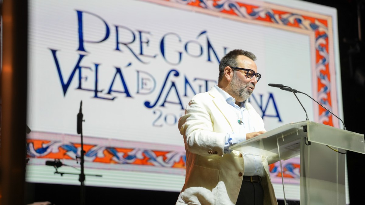 Rafa Almarcha durante el pregón en la Plaza del Altozano