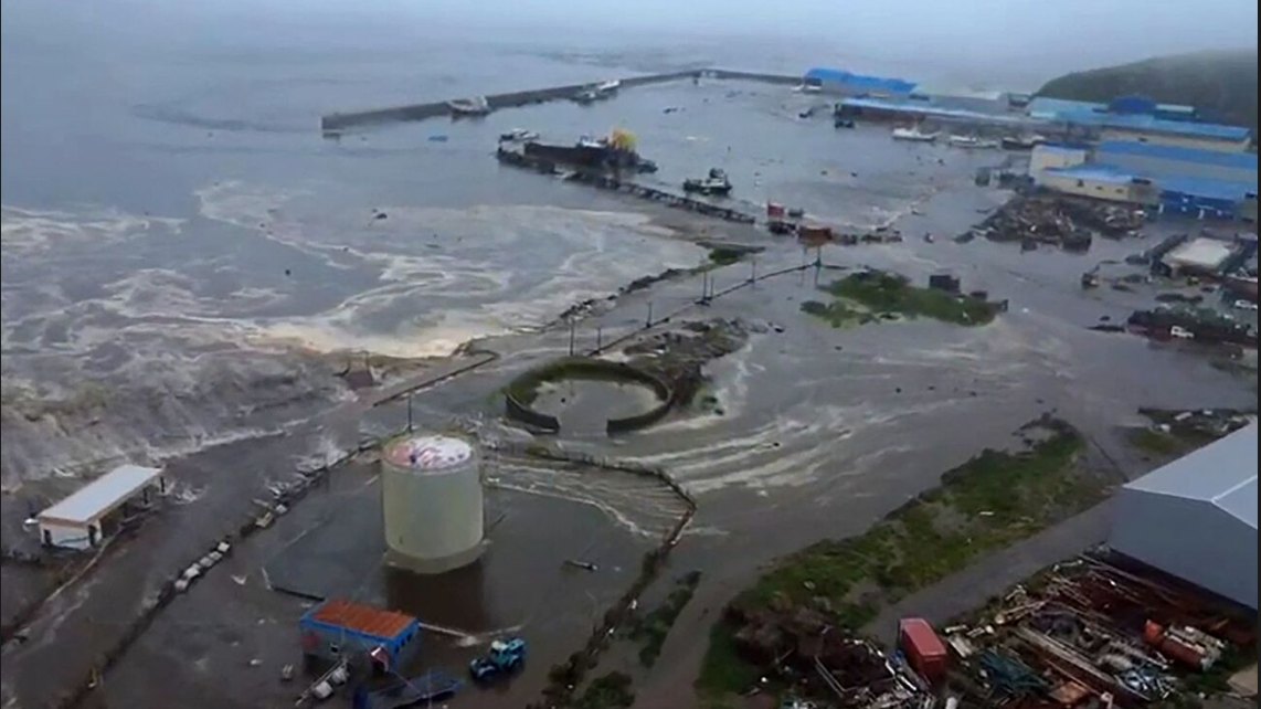 Fotografía de un dron del Servicio Geofísico de la Academia de Ciencias de Rusia, que revela el estado de la isla Paramushir tras ser golpeada por el tsunami