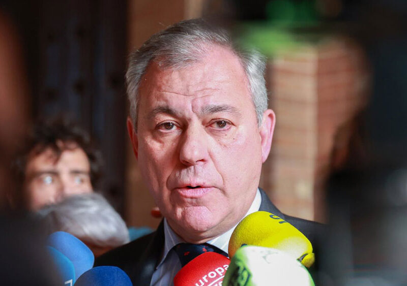 El alcalde de Sevilla, José Luis Sanz, atiende a los medios en una foto de archivo. - Rocío Ruz / Europa Press