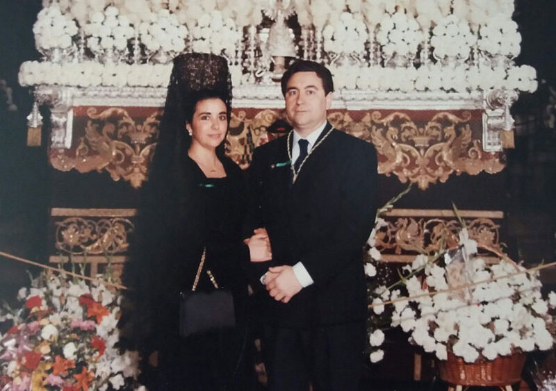 José Antonio Fernández Cabrera junto a su esposa, María Rodríguez Ruiz. - Hermandad de la Macarena