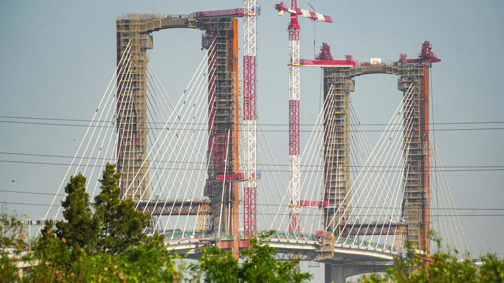 Imagen de las obras del puente del Centenario. - María José López / Europa Press