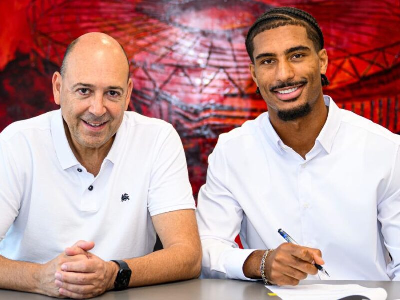 Badé firma su contrato con el Bayer Leverkusen