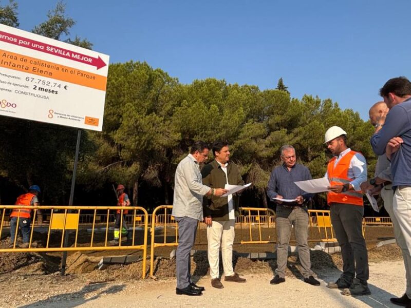 José Luis Sanz visita las obras de iluminación del Parque Infanta Elena