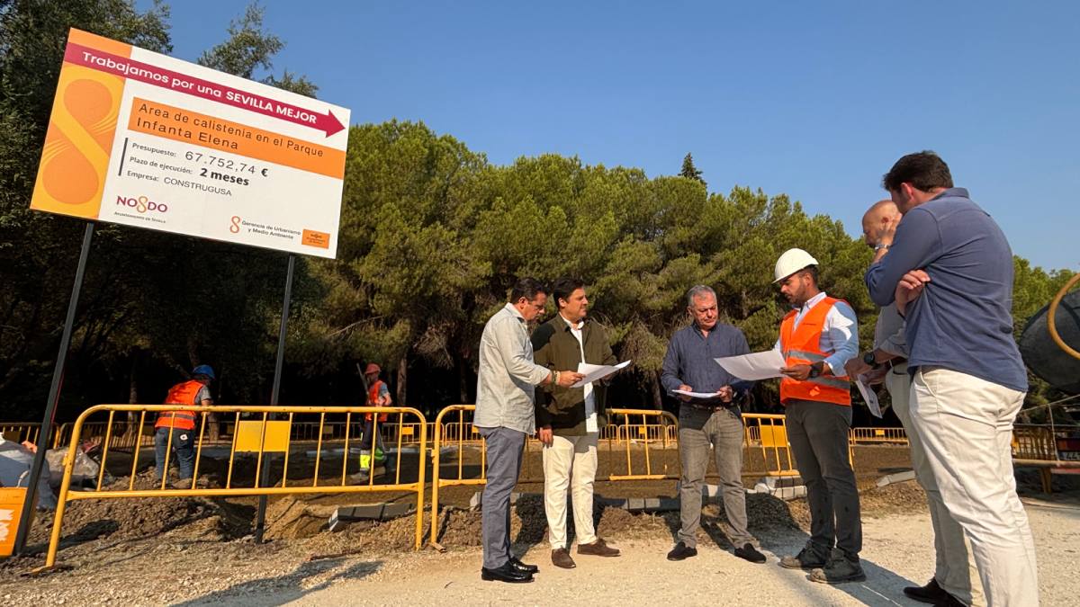 José Luis Sanz visita las obras de iluminación del Parque Infanta Elena