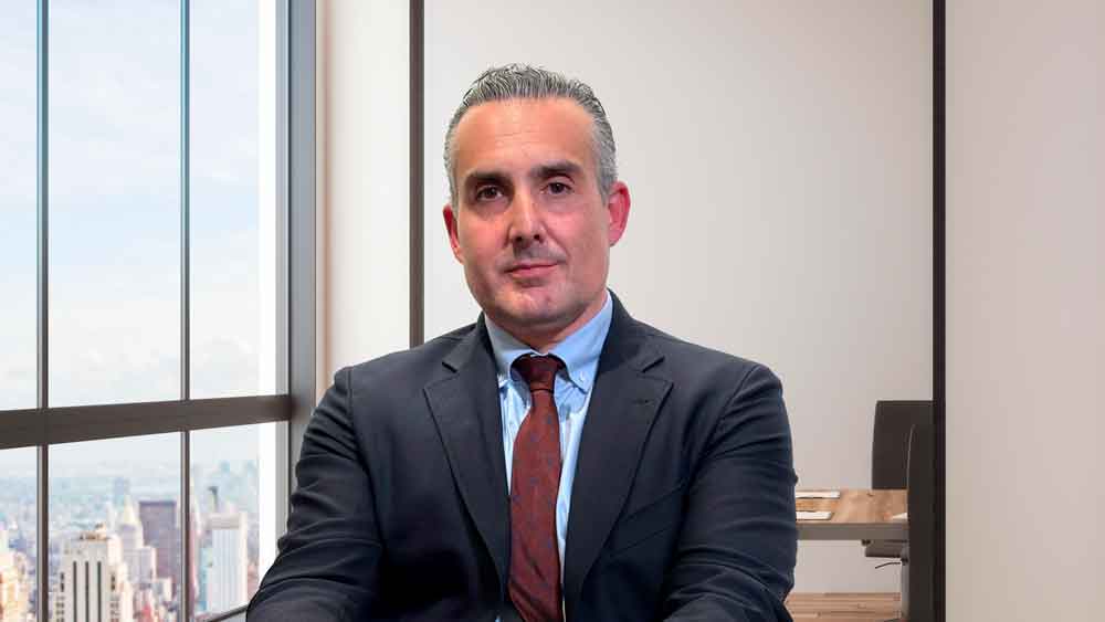 Abogado explicando la Ley de Segunda Oportunidad en Sevilla