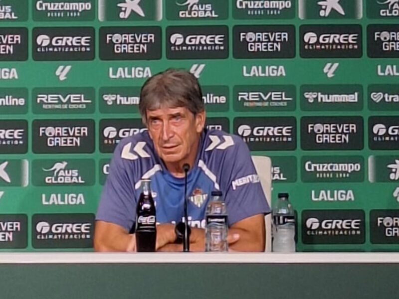 Manuel Pellegrini en la rueda de prensa previa al partido ante el Deportivo Alavés - Manuel de Olmedo
