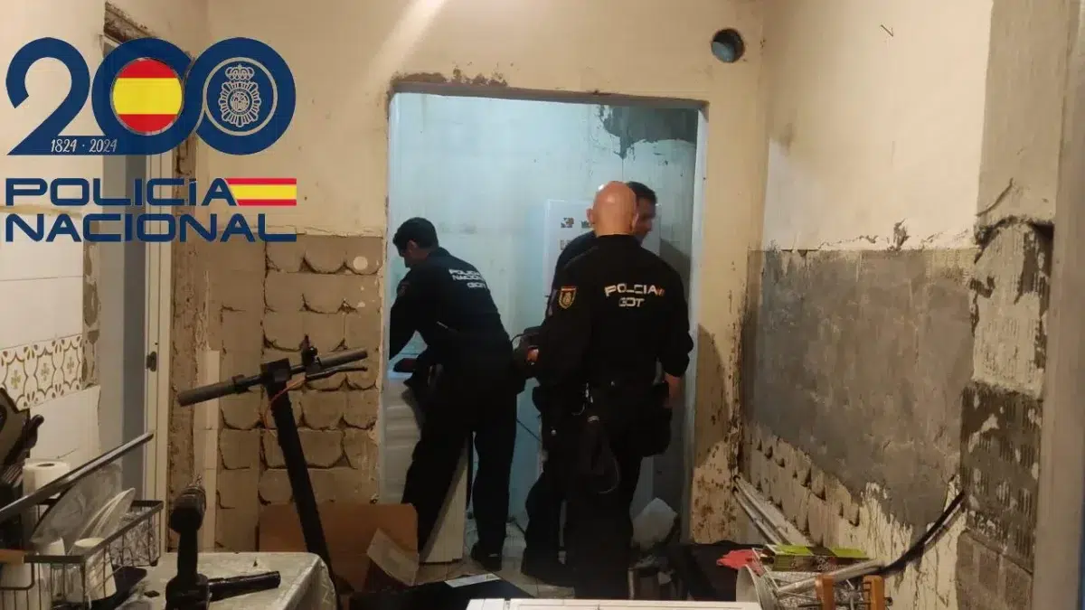 Agentes de la Policía Nacional durante la investigación - Policía Nacional