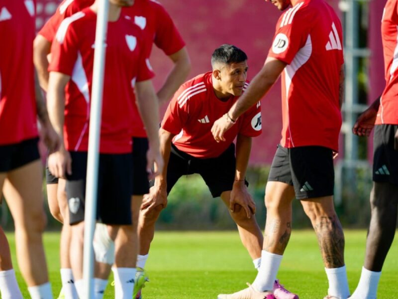 Alexis Sánchez durante su primer entrenamiento con el Sevilla FC