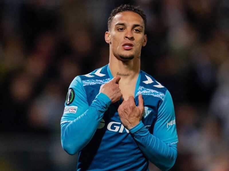 Antony en un partido con el Real Betis Balompié