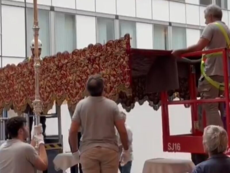 Así ha sido el montaje del palio del Cristo de Burgos en el Parlamento Europeo