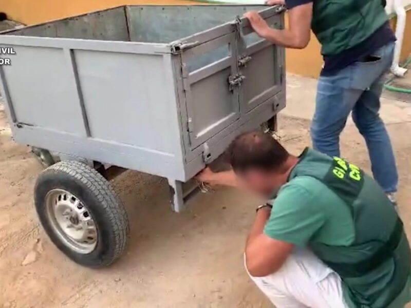 La Guardia Civil ha detenido a una pareja de vecinos de Sanlúcar la Mayor acusada de cometer varios robos en viviendas