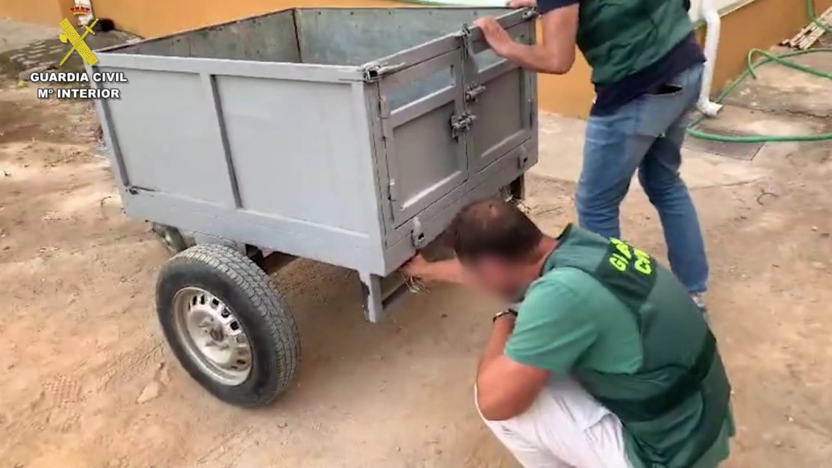 La Guardia Civil ha detenido a una pareja de vecinos de Sanlúcar la Mayor acusada de cometer varios robos en viviendas