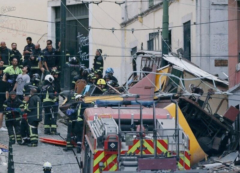 Así fue el trágico descarrilamiento del funicular de Lisboa que dejó 15 muertos