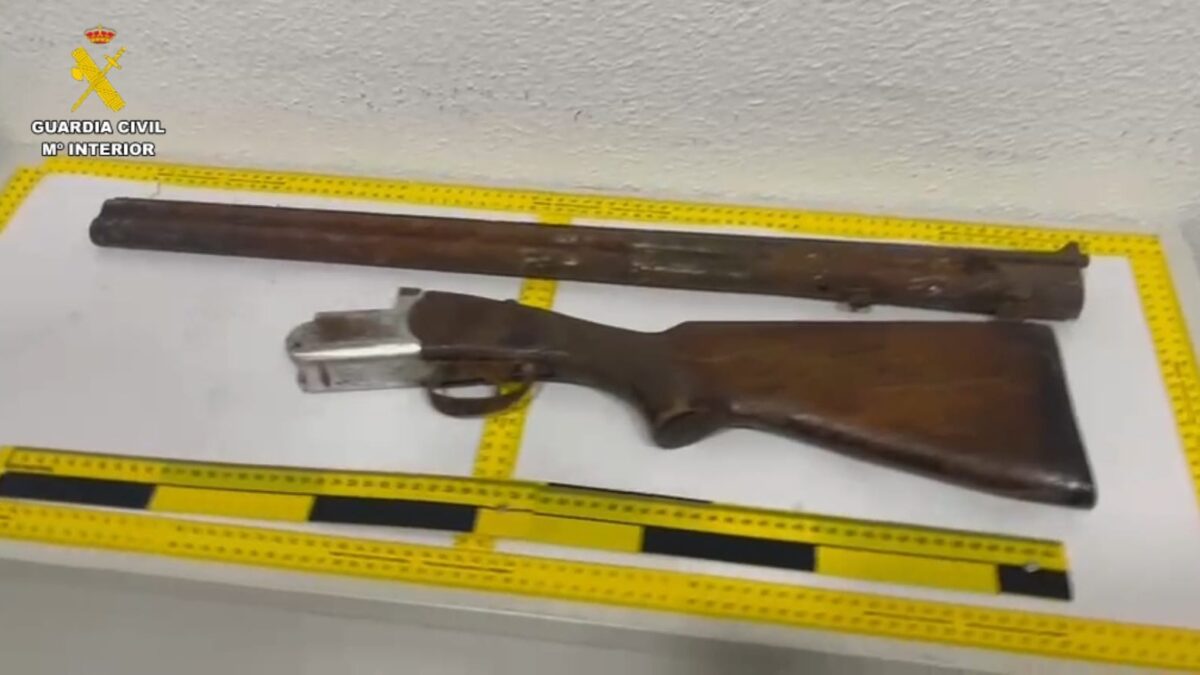 La Guardia Civil localiza en el Guadalquivir el arma del doble homicidio de Carmona